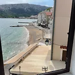 Vali *