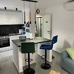 Vali Apartment *